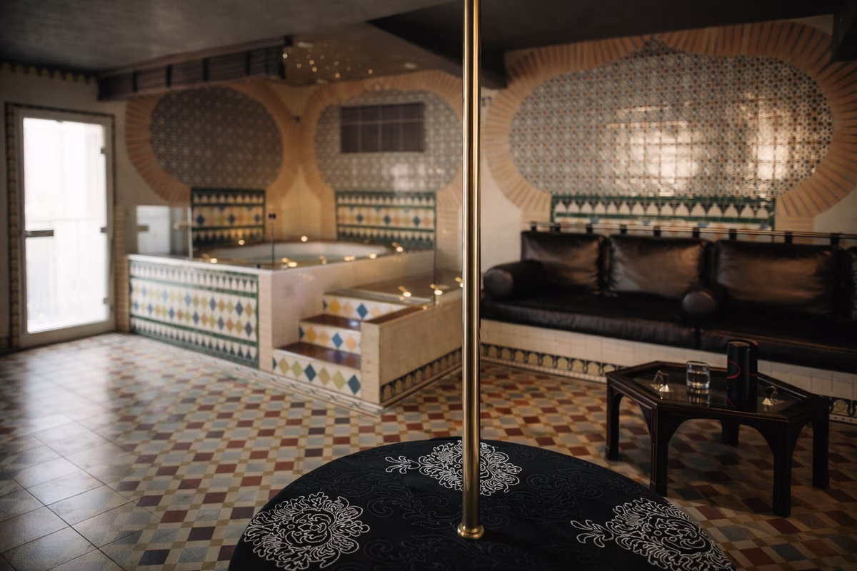 Silk Motel #26