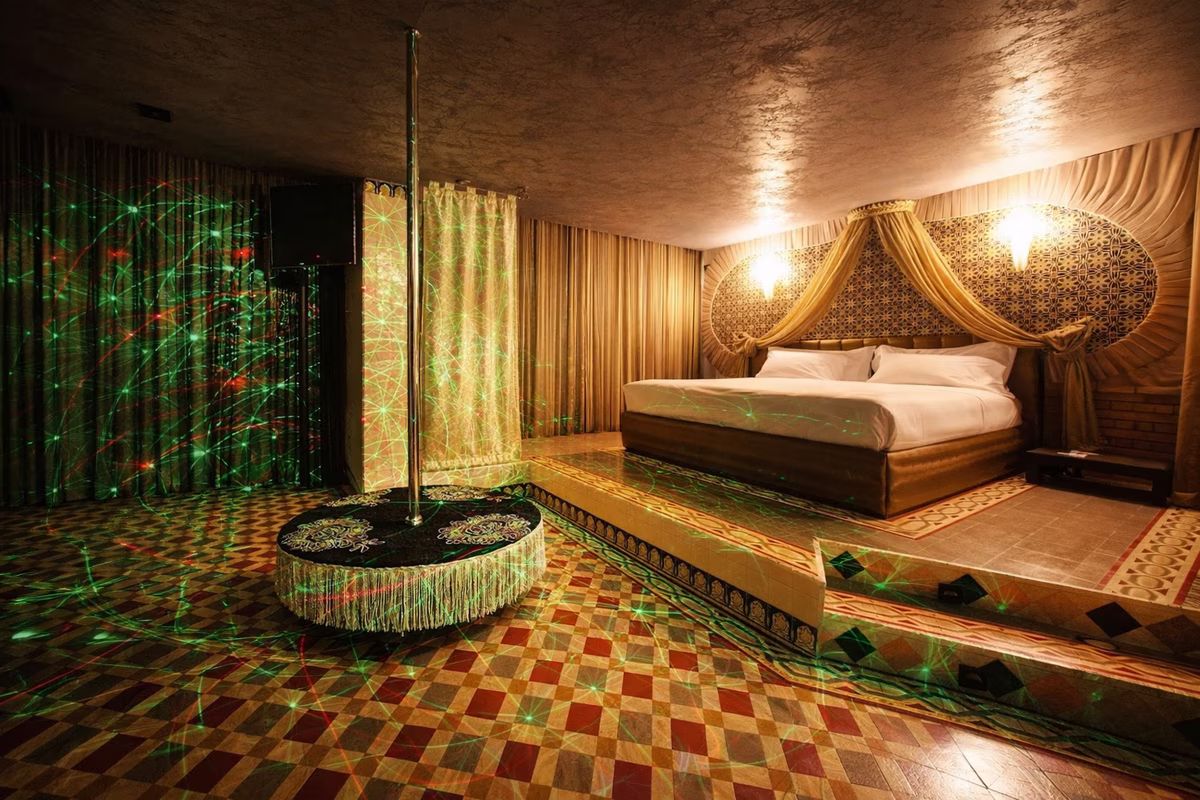 Silk Motel #33