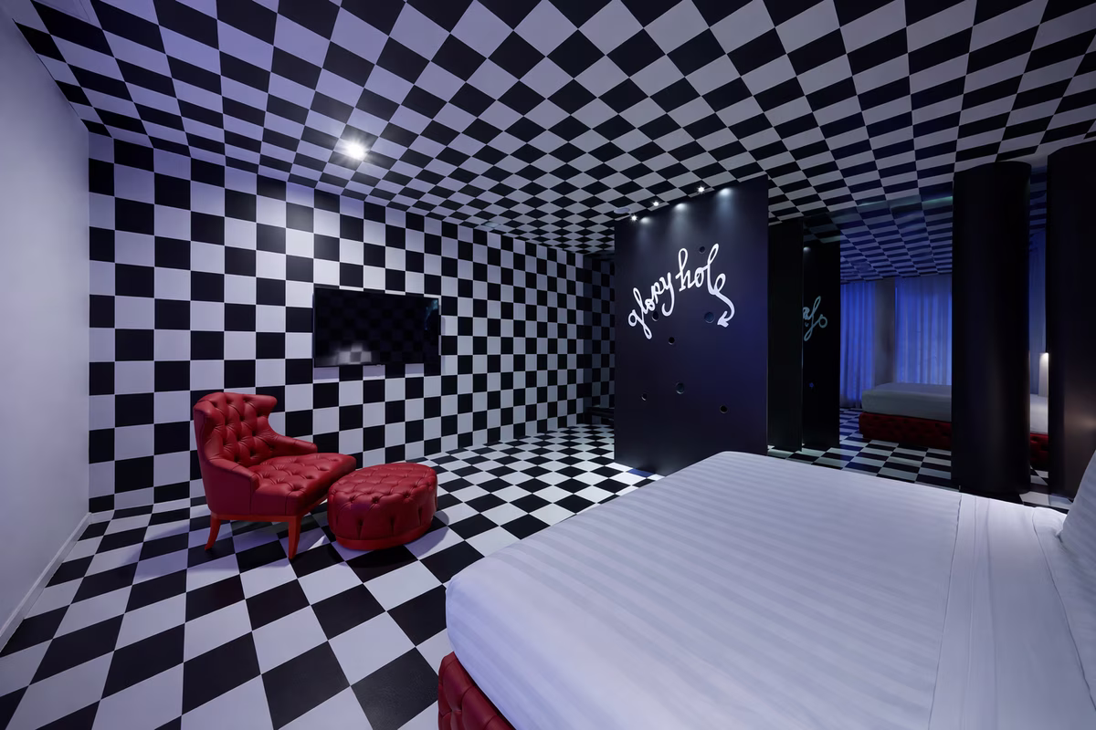 Silk Motel #18