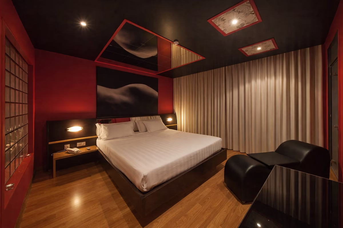 Silk Motel #38