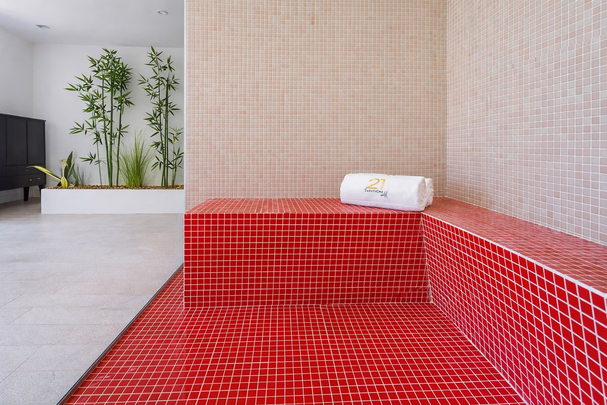 Motel TwentyOne #6