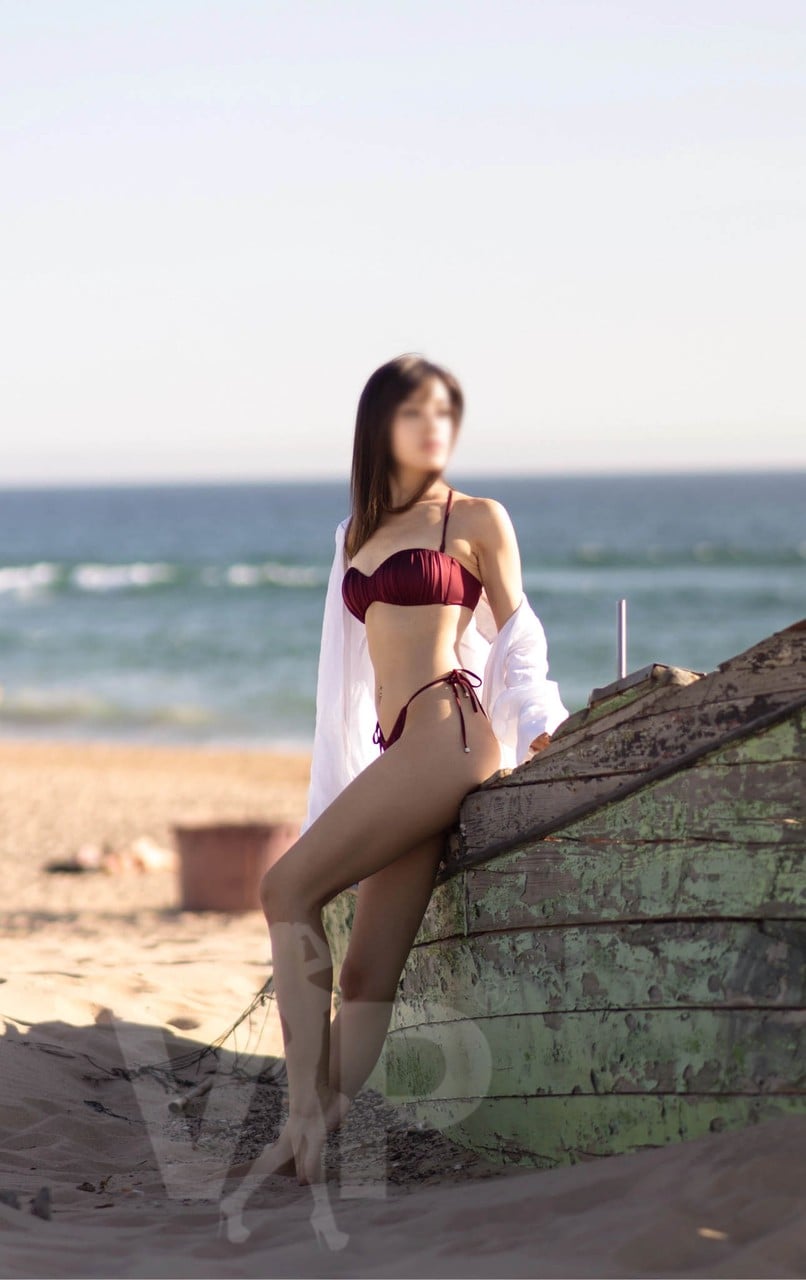 Escort Claire De Lune Photo 7