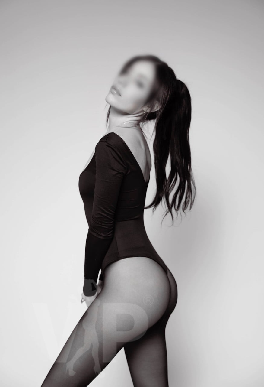 Escort Claire De Lune Photo 9