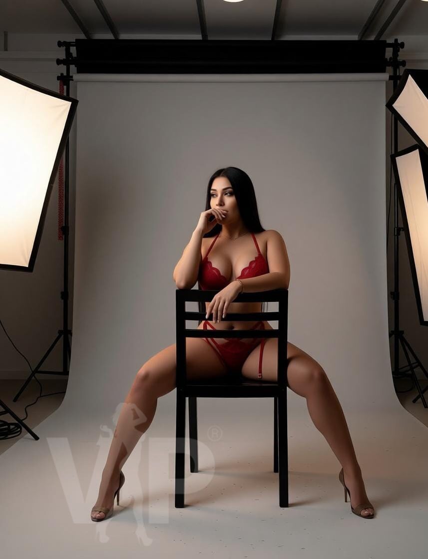 Escort Anisha Photo 6