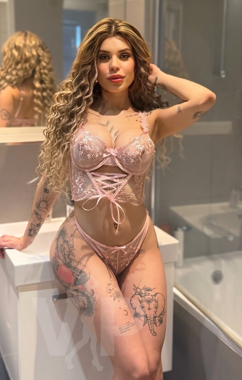 Acompanhante Chloe James Photo 6