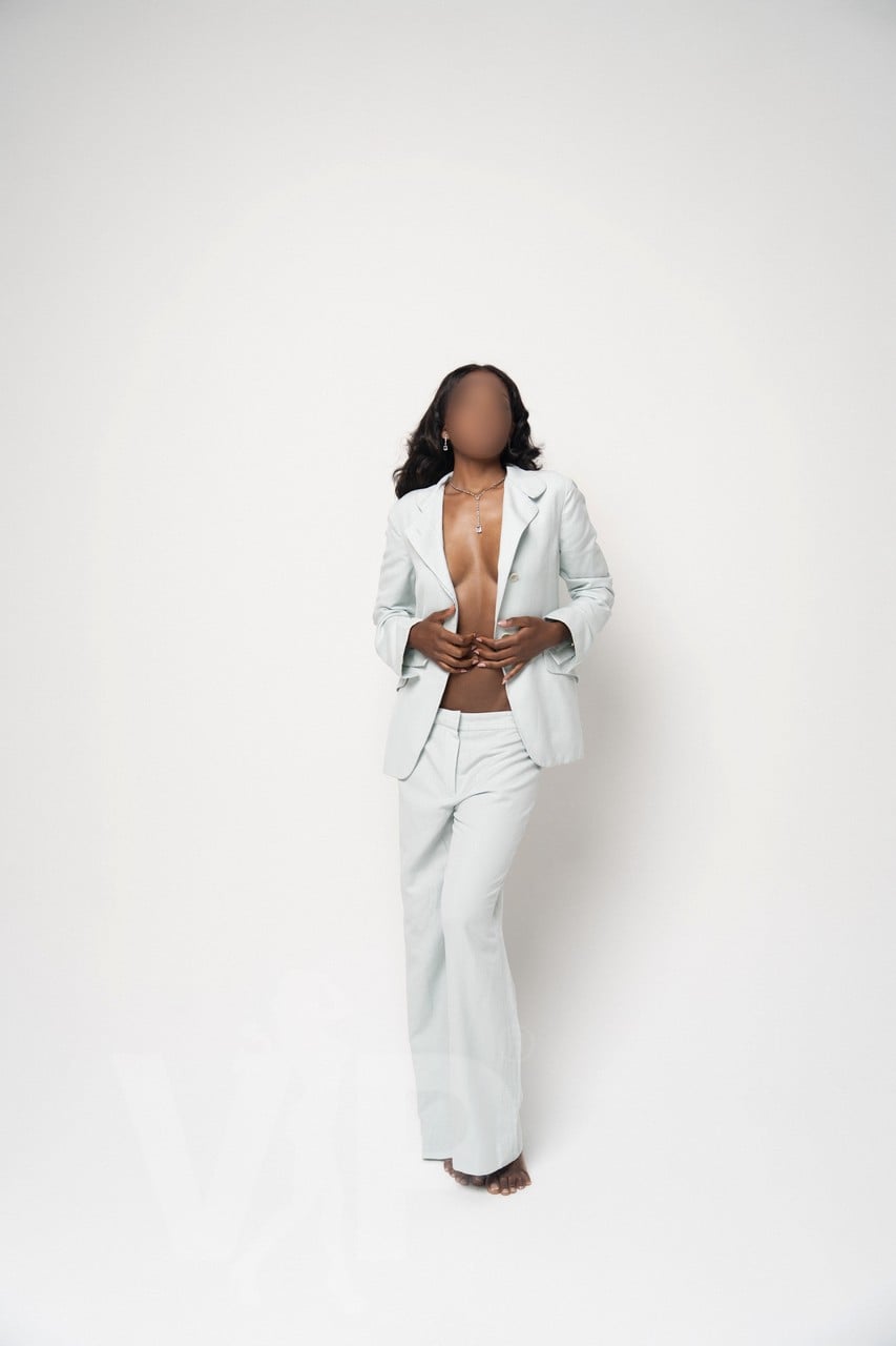 Acompanhante Naomi Poet Photo 3