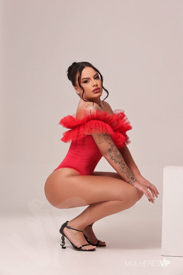 Escort Liz Medeiros Photo 20