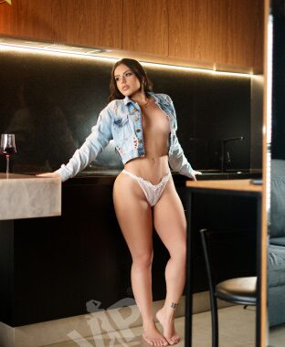 Acompanhante Liz Medeiros