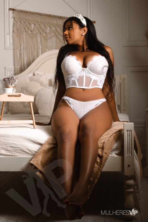 Escort Emily Photo 8