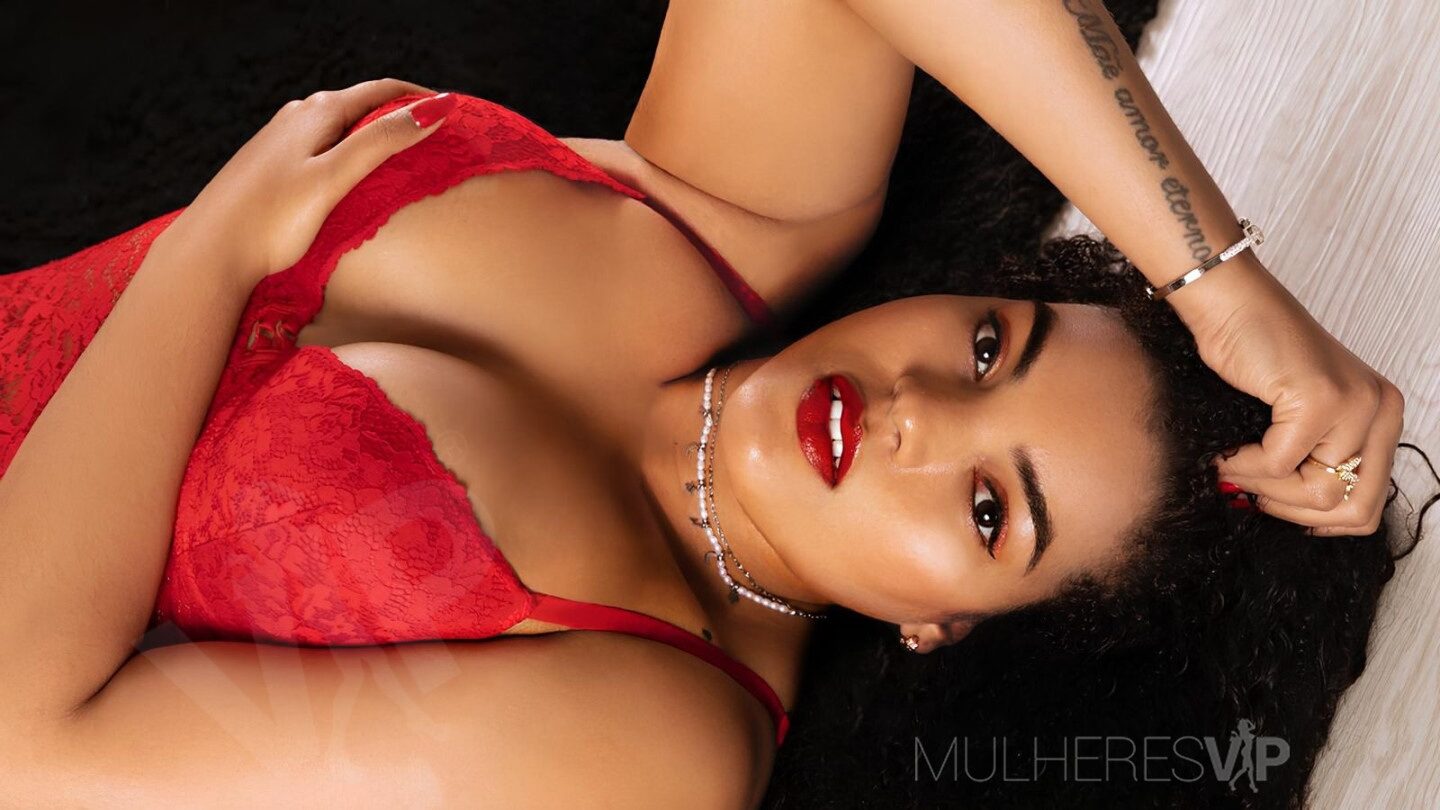 Escort Raissa Souza Photo 2